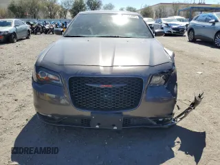 2022 Chrysler 300 S z VIN 2C3CCABG6NH154269, wystawiony jako Copart lot #50454985 z przebiegiem 50 538 mil mil oraz Szkoda całkowita • Salvage title. Historia ofert i sprzedaży dostępna na DreamBid. Obrazek 5.