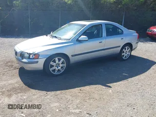2003 Volvo S60 with VIN YV1RH59H632284355, listed as a IAAI auction lot 42033874 with 179,000 mi miles. Bid and sale history available at carsss.com. Image 2.