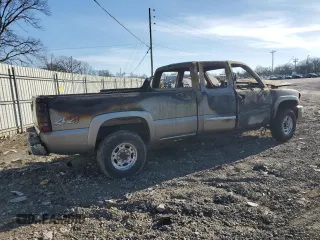 2003 GMC Sierra 2500HD SLE z VIN 1GTHK29U33E101443, wystawiony jako Copart lot #43311685 z przebiegiem Nie podano mil oraz Nie do naprawy • Non repairable. Historia ofert i sprzedaży dostępna na DreamBid. Obrazek 3.