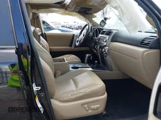 2011 Toyota 4Runner Trail z VIN JTEBU5JR0B5040278, wystawiony jako IAAI lot #42210447 z przebiegiem 263 253 mil mil oraz . Historia ofert i sprzedaży dostępna na DreamBid. Obrazek 5.