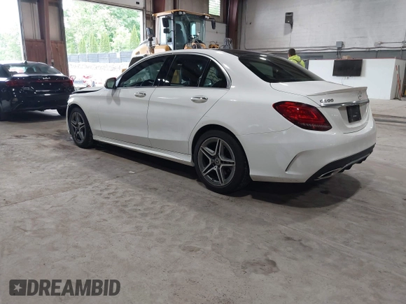 2021 Mercedes-Benz C 300 z VIN W1KWF8EB4MR633044, wystawiony jako IAAI lot #42360676 z przebiegiem 109 484 mil mil oraz . Historia ofert i sprzedaży dostępna na DreamBid. Obrazek 3.