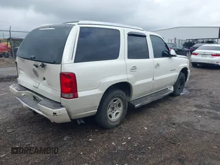 2005 Cadillac Escalade z VIN 1GYEC63TX5R125669, wystawiony jako IAAI lot #40783533 z przebiegiem 364 924 mil mil oraz . Historia ofert i sprzedaży dostępna na DreamBid. Obrazek 4.