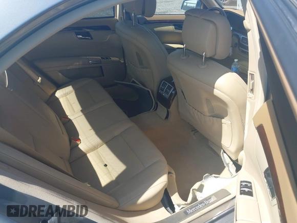 2012 Mercedes-Benz S 550 z VIN WDDNG9EB8CA477487, wystawiony jako IAAI lot #41936591 z przebiegiem 61 182 mil mil oraz . Historia ofert i sprzedaży dostępna na DreamBid. Obrazek 8.