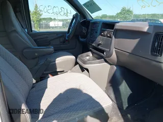 2007 Chevrolet Express Cargo with VIN 1GCGG29V871216560, listed as a IAAI auction lot 42362502 with 176,114 mi miles and . Bid and sale history available at DreamBid. Image 5.