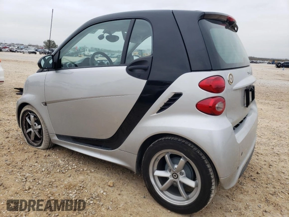 2015 Smart fortwo Passion z VIN WMEEJ3BA2FK815423, wystawiony jako Copart lot #42573045 z przebiegiem 11 588 mil mil oraz Szkoda całkowita • Salvage title. Historia ofert i sprzedaży dostępna na DreamBid. Obrazek 2.