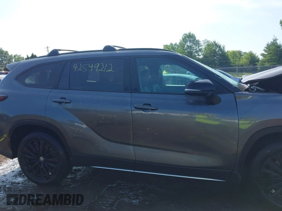 2024 Toyota Highlander LE with VIN 5TDKDRBH2RS568670, listed as a IAAI auction lot 42549212 with 10,600 mi miles and . Bid and sale history available at DreamBid. Image 14.