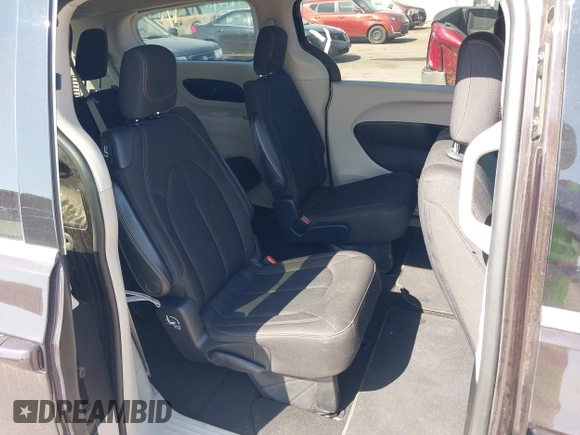 2017 Chrysler Pacifica Touring with VIN 2C4RC1DG7HR695171, listed as a IAAI auction lot 42230782 with 114,273 mi miles and . Bid and sale history available at DreamBid. Image 8.