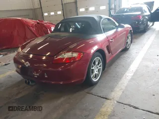 2006 Porsche Boxster z VIN WP0CA29806S710303, wystawiony jako IAAI lot #42276368 z przebiegiem 73 796 mil mil oraz . Historia ofert i sprzedaży dostępna na DreamBid. Obrazek 4.