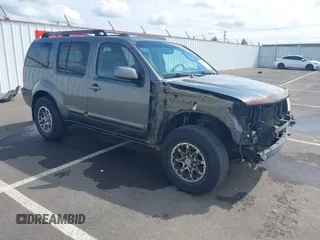 2006 Nissan Pathfinder SE z VIN 5N1AR18W26C618609, wystawiony jako IAAI lot #42256181 z przebiegiem 247 172 mil mil oraz . Historia ofert i sprzedaży dostępna na DreamBid. Obrazek 1.