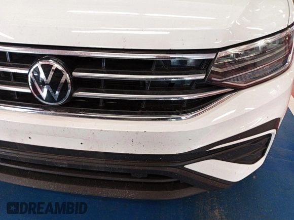 2024 Volkswagen Tiguan SE z VIN 3VV3B7AX0RM082514, wystawiony jako IAAI lot #42796136 z przebiegiem 27 247 mil mil oraz . Historia ofert i sprzedaży dostępna na DreamBid. Obrazek 24.