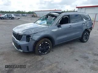 2024 Kia Sorento S z VIN 5XYRL4JC0RG295445, wystawiony jako IAAI lot #41989500 z przebiegiem 6 583 mil mil oraz . Historia ofert i sprzedaży dostępna na DreamBid. Obrazek 2.