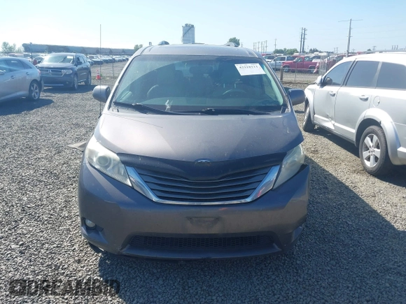 2011 Toyota Sienna XLE AAS z VIN 5TDYK3DC9BS133603, wystawiony jako IAAI lot #42218111 z przebiegiem 227 329 mil mil oraz . Historia ofert i sprzedaży dostępna na DreamBid. Obrazek 12.