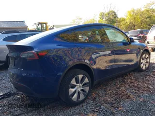 2024 Tesla Model Y Long Range with VIN 7SAYGDEE1RA266328, listed as a IAAI auction lot 40610351 with 13,573 mi miles. Bid and sale history available at carsss.com. Image 4.