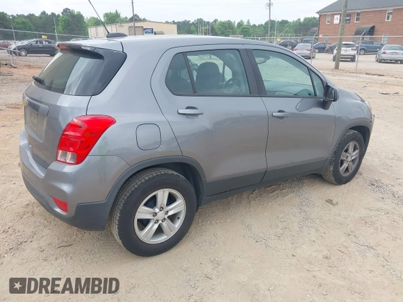 2020 Chevrolet Trax LS z VIN 3GNCJKSB4LL176651, wystawiony jako IAAI lot #42126535 z przebiegiem 118 420 mil mil oraz . Historia ofert i sprzedaży dostępna na DreamBid. Obrazek 4.