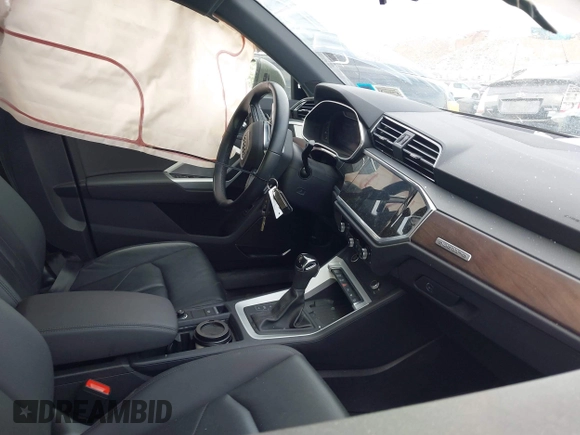 2021 Audi Q3 S line Premium Plus z VIN WA1EECF3XM1039439, wystawiony jako IAAI lot #42400021 z przebiegiem 41 740 mil mil oraz . Historia ofert i sprzedaży dostępna na DreamBid. Obrazek 5.