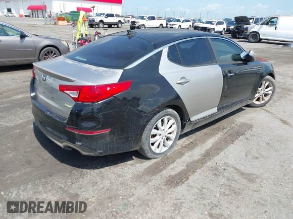 2015 Kia Optima EX z VIN 5XXGN4A79FG373483, wystawiony jako IAAI lot #42514913 z przebiegiem 246 487 mil mil oraz . Historia ofert i sprzedaży dostępna na DreamBid. Obrazek 4.
