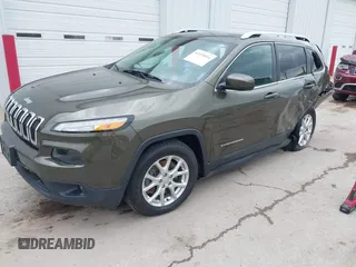 2016 Jeep Cherokee Latitude z VIN 1C4PJMCB6GW142747, wystawiony jako IAAI lot #42335016 z przebiegiem 95 085 mil mil oraz . Historia ofert i sprzedaży dostępna na DreamBid. Obrazek 2.