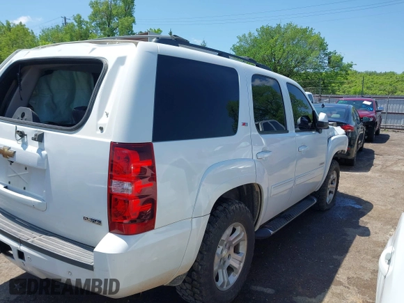 2010 Chevrolet Tahoe LT z VIN 1GNUKBE09AR176081, wystawiony jako IAAI lot #42085905 z przebiegiem 349 312 mil mil oraz . Historia ofert i sprzedaży dostępna na DreamBid. Obrazek 14.