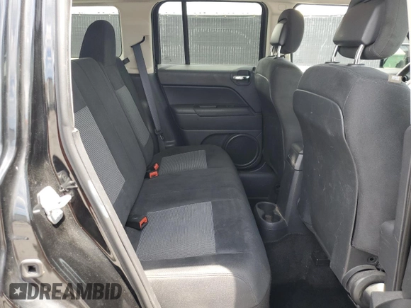 2015 Jeep Patriot Sport z VIN 1C4NJPBBXFD203960, wystawiony jako Copart lot #57860435 z przebiegiem 239 164 mil mil oraz Szkoda całkowita • Salvage title. Historia ofert i sprzedaży dostępna na DreamBid. Obrazek 11.