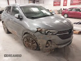 2020 Buick Encore GX Select z VIN KL4MMDSL5LB080404, wystawiony jako IAAI lot #41581513 z przebiegiem 99 620 mil mil oraz . Historia ofert i sprzedaży dostępna na DreamBid. Obrazek 1.