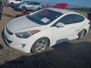2013 Hyundai Elantra GLS z VIN 5NPDH4AE2DH324863, wystawiony jako IAAI lot #42177395 z przebiegiem 140 197 mil mil oraz . Historia ofert i sprzedaży dostępna na DreamBid. Obrazek 17.