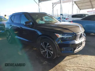 2020 Volvo XC40 R-Design z VIN YV4162UM6L2224973, wystawiony jako IAAI lot #41646446 z przebiegiem 61 156 mil mil oraz . Historia ofert i sprzedaży dostępna na DreamBid. Obrazek 1.