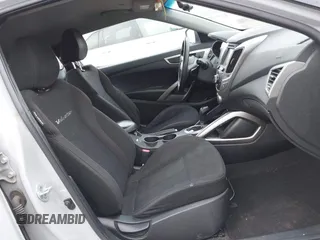 2013 Hyundai Veloster w/Gray Int z VIN KMHTC6AD3DU140949, wystawiony jako IAAI lot #41883011 z przebiegiem 108 247 mil mil oraz . Historia ofert i sprzedaży dostępna na DreamBid. Obrazek 5.