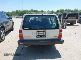 1993 Volvo 240 с VIN YV1AW8803P1949546, выставлен на аукционе IAAI как лот 42411136 с пробегом 225 859 миль миль и . История ставок и продаж доступна на DreamBid. Изображение 15.