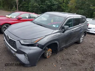 2021 Toyota Highlander L z VIN 5TDCZRBH6MS528171, wystawiony jako IAAI lot #40330366 z przebiegiem 75 297 mil mil oraz . Historia ofert i sprzedaży dostępna na DreamBid. Obrazek 18.