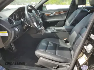 2013 Mercedes-Benz C 300 Sport z VIN WDDGF8AB3DR282363, wystawiony jako Copart lot #58652485 z przebiegiem 126 555 mil mil oraz Szkoda całkowita • Salvage title. Historia ofert i sprzedaży dostępna na DreamBid. Obrazek 7.