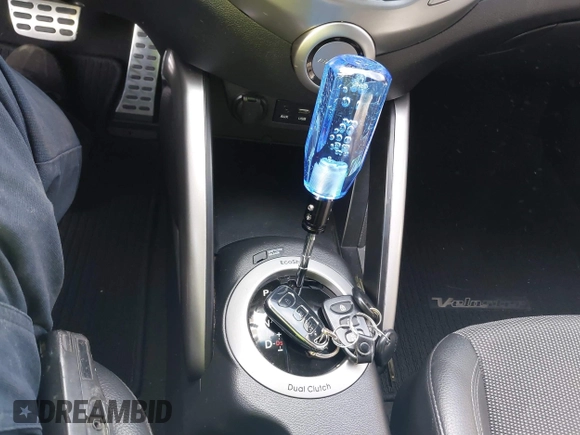 2016 Hyundai Veloster z VIN KMHTC6AD8GU251095, wystawiony jako IAAI lot #41598280 z przebiegiem 119 099 mil mil oraz . Historia ofert i sprzedaży dostępna na DreamBid. Obrazek 11.