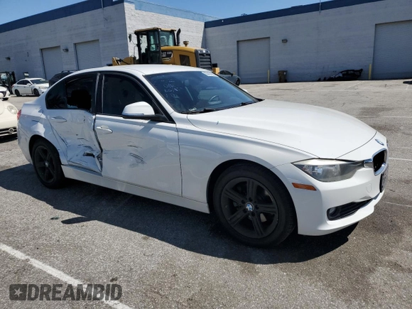 2014 BMW 3 Series 320i with VIN WBA3B1C59EK132901, listed as a Copart auction lot 50407035 with 91,615 mi miles and Salvage Title. Bid and sale history available at carsss.com. Image 4.