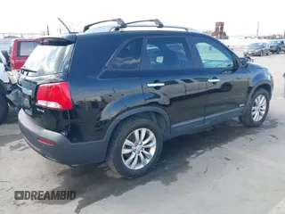 2011 Kia Sorento EX with VIN 5XYKUDA23BG036105, listed as a IAAI auction lot 41903580 with 131,529 mi miles. Bid and sale history available at carsss.com. Image 4.