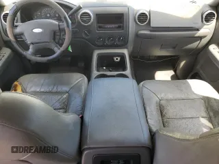 2003 Ford Expedition Special Service z VIN 1FMFU16L63LC08498, wystawiony jako Copart lot #46368215 z przebiegiem 125 848 mil mil oraz Szkoda całkowita • Salvage title. Historia ofert i sprzedaży dostępna na DreamBid. Obrazek 8.