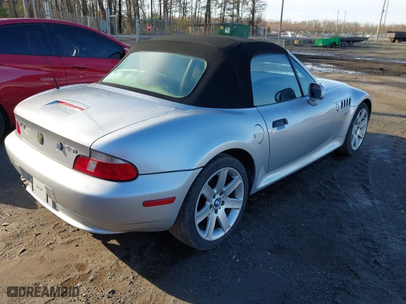 2001 BMW Z3 2.5i with VIN WBACN33461LM03363, listed as a IAAI auction lot 41883292 with 184,957 mi miles. Bid and sale history available at carsss.com. Image 4.