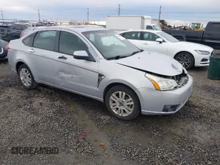 2008 Ford Focus SE z VIN 1FAHP35N18W241097, wystawiony jako IAAI lot #41101848 z przebiegiem 227 547 mil mil oraz . Historia ofert i sprzedaży dostępna na DreamBid. Obrazek 1.