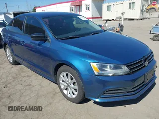 2015 Volkswagen Jetta SE z VIN 3VWD17AJXFM261556, wystawiony jako IAAI lot #42227068 z przebiegiem 135 370 mil mil oraz . Historia ofert i sprzedaży dostępna na DreamBid. Obrazek 1.