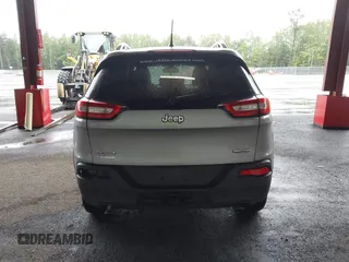 2014 Jeep Cherokee Latitude z VIN 1C4PJMCS7EW124660, wystawiony jako IAAI lot #42310356 z przebiegiem 322 480 mil mil oraz . Historia ofert i sprzedaży dostępna na DreamBid. Obrazek 16.