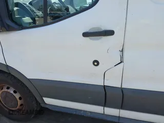 2018 Ford Transit z VIN 1FTYE1YM3JKA17396, wystawiony jako IAAI lot #42575062 z przebiegiem 68 063 mil mil oraz . Historia ofert i sprzedaży dostępna na DreamBid. Obrazek 19.