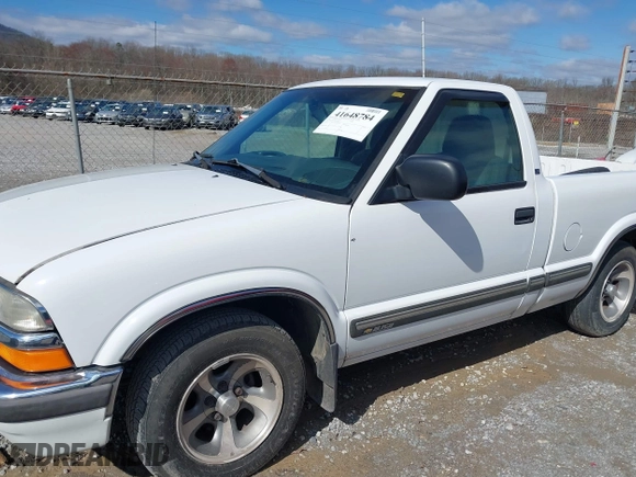 1998 Chevrolet S-10 with VIN 1GCCS1447WK260094, listed as a IAAI auction lot 41648784 with 173,562 mi miles. Bid and sale history available at carsss.com. Image 6.