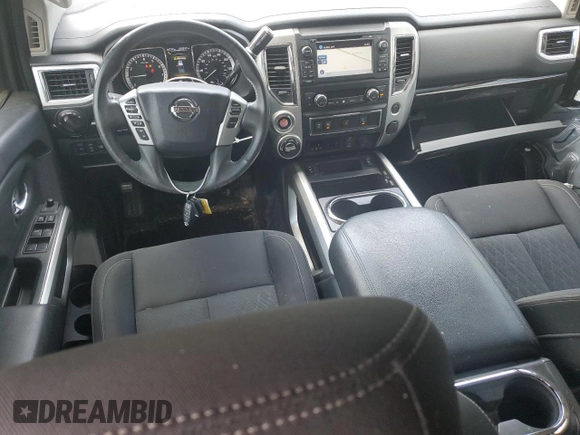 2017 Nissan Titan Platinum Reserve z VIN 1N6AA1E56HN571502, wystawiony jako Copart lot #56751155 z przebiegiem 105 017 mil mil oraz Szkoda całkowita • Salvage title. Historia ofert i sprzedaży dostępna na DreamBid. Obrazek 8.