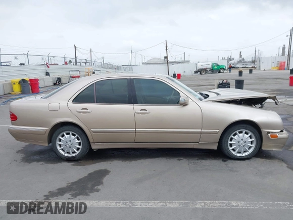 2001 Mercedes-Benz E 320 z VIN WDBJF65J71B245423, wystawiony jako IAAI lot #42117041 z przebiegiem 143 885 mil mil oraz . Historia ofert i sprzedaży dostępna na DreamBid. Obrazek 14.