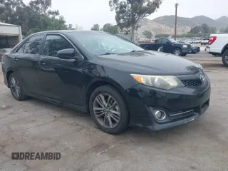 2014 Toyota Camry L with VIN 4T1BF1FK2EU816743, listed as a IAAI auction lot 42047519 with 266,904 mi miles. Bid and sale history available at carsss.com. Image 1.
