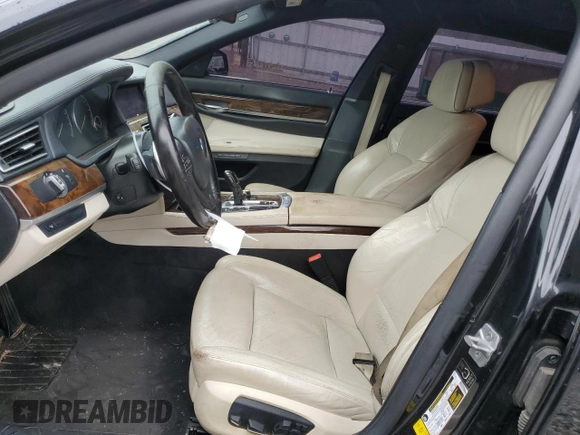 2013 BMW 7 Series 750Li z VIN WBAYE8C53DD131817, wystawiony jako Copart lot #79615564 z przebiegiem 125 737 mil mil oraz Szkoda całkowita • Salvage title. Historia ofert i sprzedaży dostępna na DreamBid. Obrazek 7.