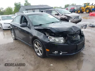 2014 Chevrolet Cruze 2LT z VIN 1G1PE5SB5E7259991, wystawiony jako IAAI lot #42272058 z przebiegiem 169 372 mil mil oraz . Historia ofert i sprzedaży dostępna na DreamBid. Obrazek 1.