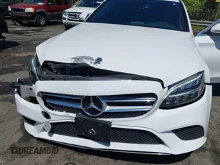 2019 Mercedes-Benz C 300 z VIN 55SWF8EB3KU297396, wystawiony jako IAAI lot #42064934 z przebiegiem 74 926 mil mil oraz . Historia ofert i sprzedaży dostępna na DreamBid. Obrazek 6.