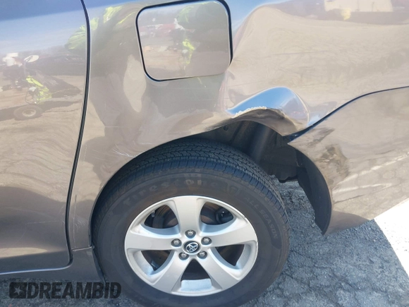 2018 Toyota Sienna LE Auto Access Seat with VIN 5TDKZ3DC1JS946224, listed as a IAAI auction lot 41935799 with 109,757 mi miles and . Bid and sale history available at DreamBid. Image 12.