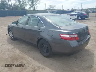 2008 Toyota Camry LE z VIN 4T4BE46K98R013524, wystawiony jako IAAI lot #42234537 z przebiegiem Nie podano mil oraz . Historia ofert i sprzedaży dostępna na DreamBid. Obrazek 3.