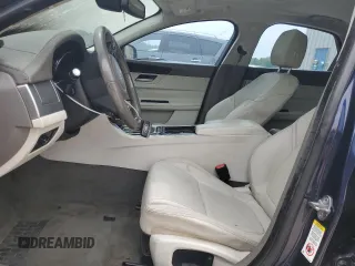 2017 Jaguar XF 35t Premium с VIN SAJBD4BV2HCY34618, выставлен на аукционе Copart как лот 56974315 с пробегом Не указан миль и На запчасти • Non repairable. История ставок и продаж доступна на DreamBid. Изображение 7.