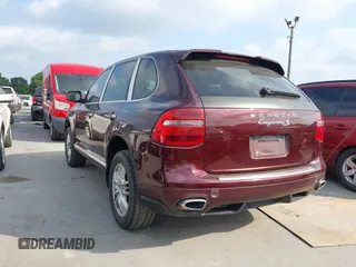 2008 Porsche Cayenne S z VIN WP1AB29P98LA53637, wystawiony jako IAAI lot #42074851 z przebiegiem 141 224 mil mil oraz . Historia ofert i sprzedaży dostępna na DreamBid. Obrazek 3.